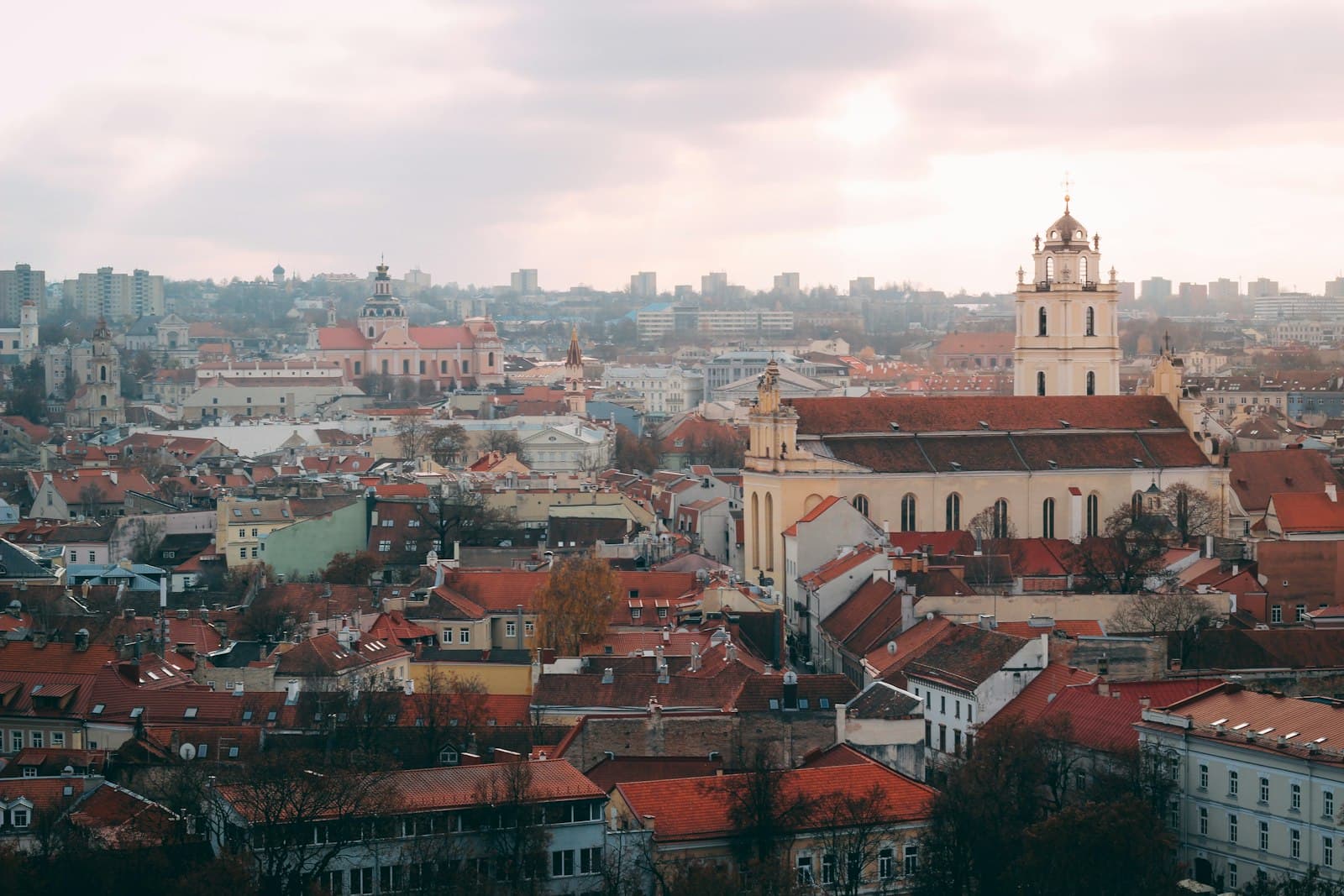 Vilnius — fotoğraf: Julia Karnavusha / Unsplash